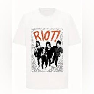 Paramore Riot! Graphic T-Shirt Size Large New Hayley Williams